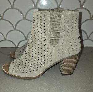 Toms Women's Size 7 Majorca Peep Toe Taupe Suede Perforated Ankle Boots